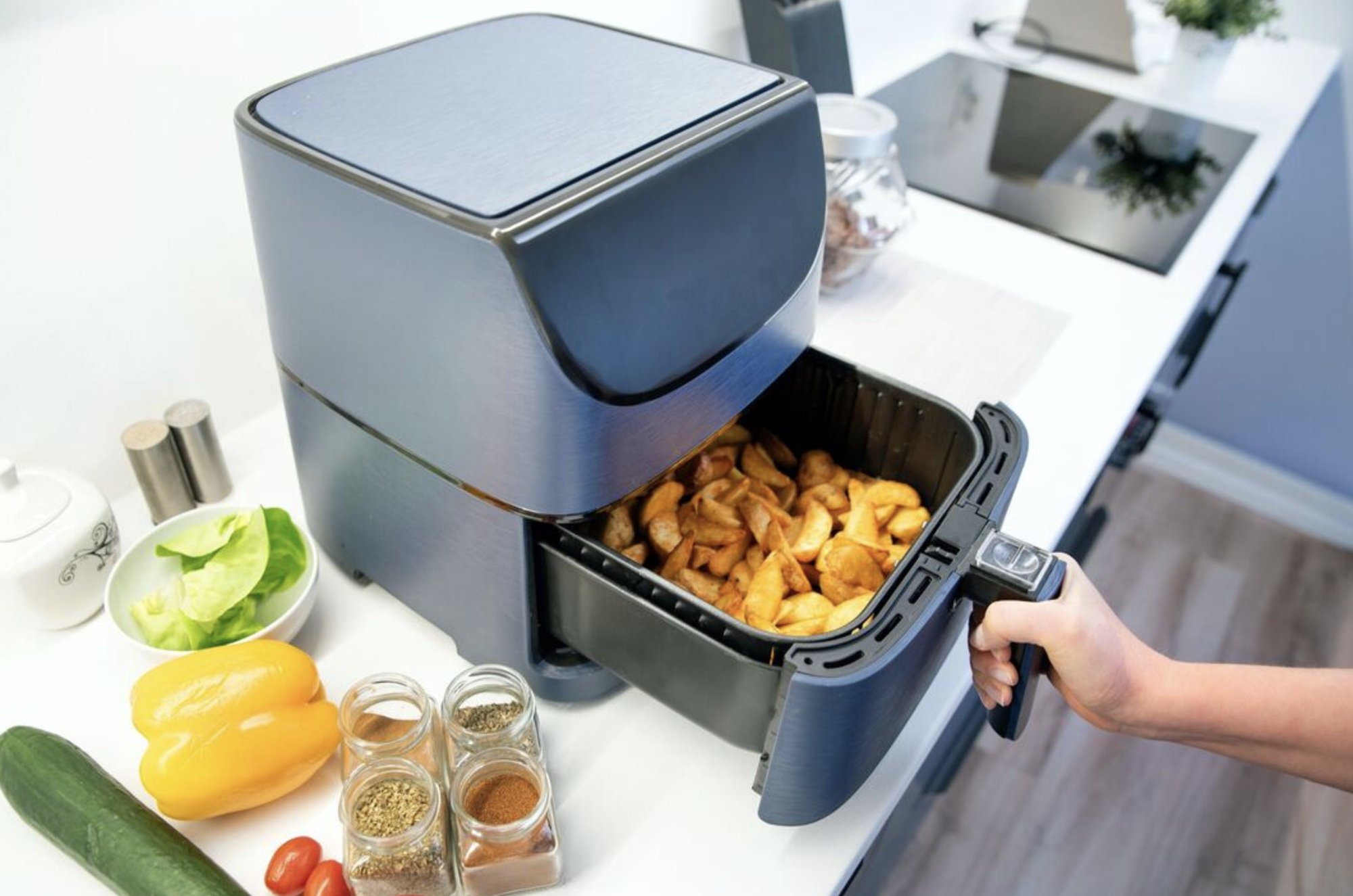 Nồi chiên không dầu sạch bong như mới khi được vệ sinh bằng 2 thứ - không cần chả xát- Ảnh 1. Nồi chiên không dầu sạch bong như mới khi được vệ sinh bằng 2 thứ - không cần chả xát- Ảnh 1.