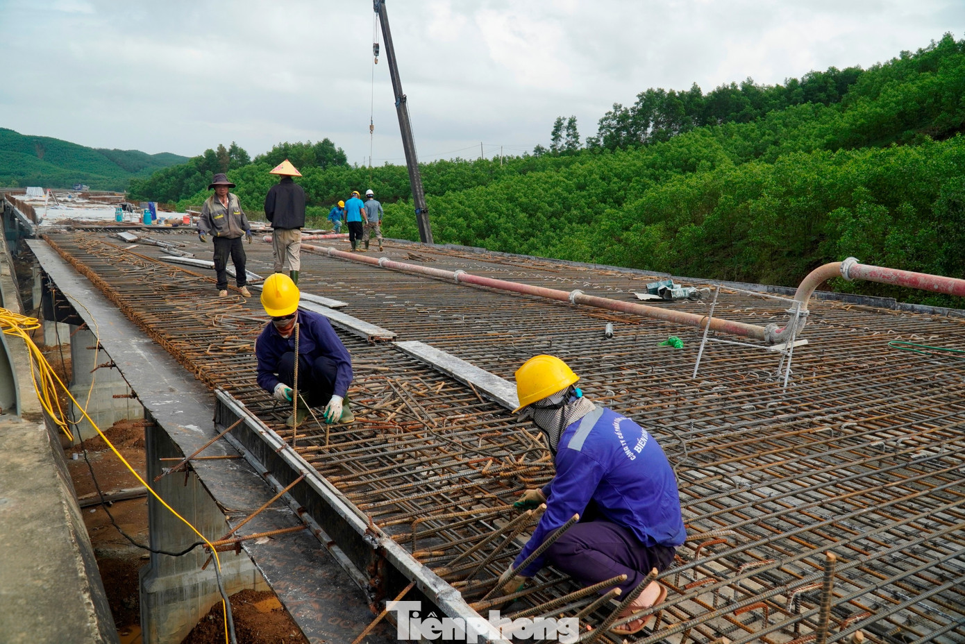 Tất bật thi công xuyên Tết trên công trình cao tốc hơn 3.000 tỷ đồng- Ảnh 1.