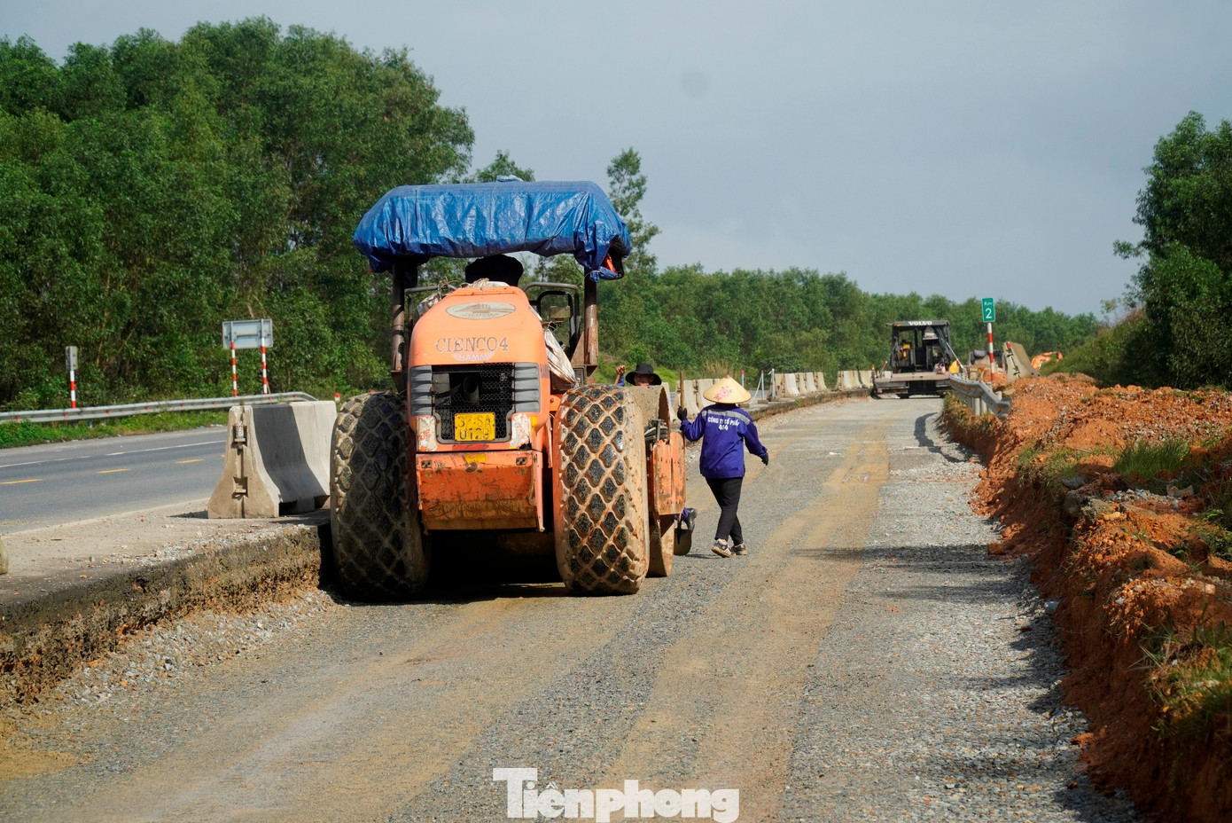 Tất bật thi công xuyên Tết trên công trình cao tốc hơn 3.000 tỷ đồng- Ảnh 2.