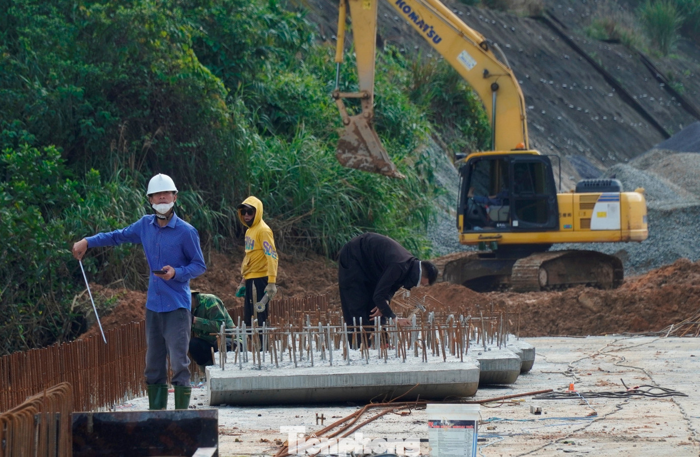 Tất bật thi công xuyên Tết trên công trình cao tốc hơn 3.000 tỷ đồng- Ảnh 6.