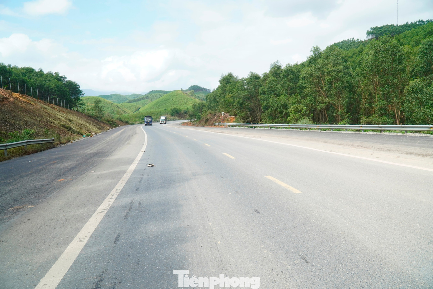 Tất bật thi công xuyên Tết trên công trình cao tốc hơn 3.000 tỷ đồng- Ảnh 8.