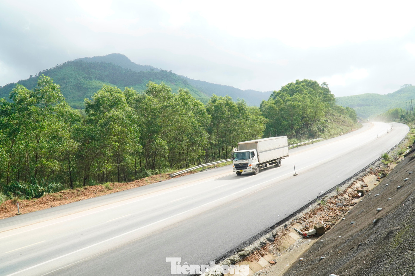 Tất bật thi công xuyên Tết trên công trình cao tốc hơn 3.000 tỷ đồng- Ảnh 7.