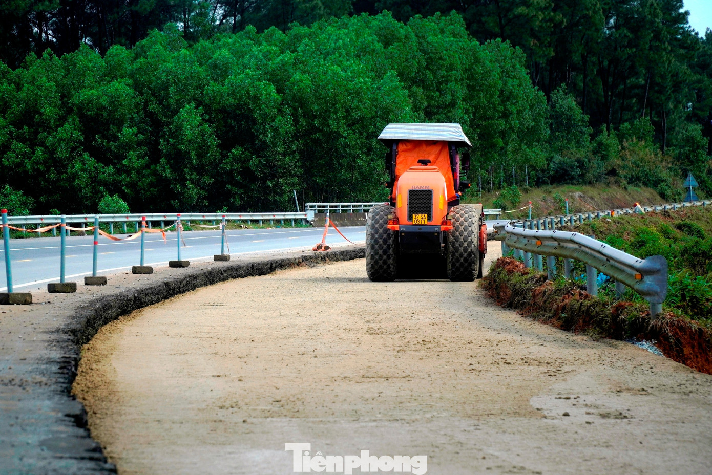 Tất bật thi công xuyên Tết trên công trình cao tốc hơn 3.000 tỷ đồng- Ảnh 10.