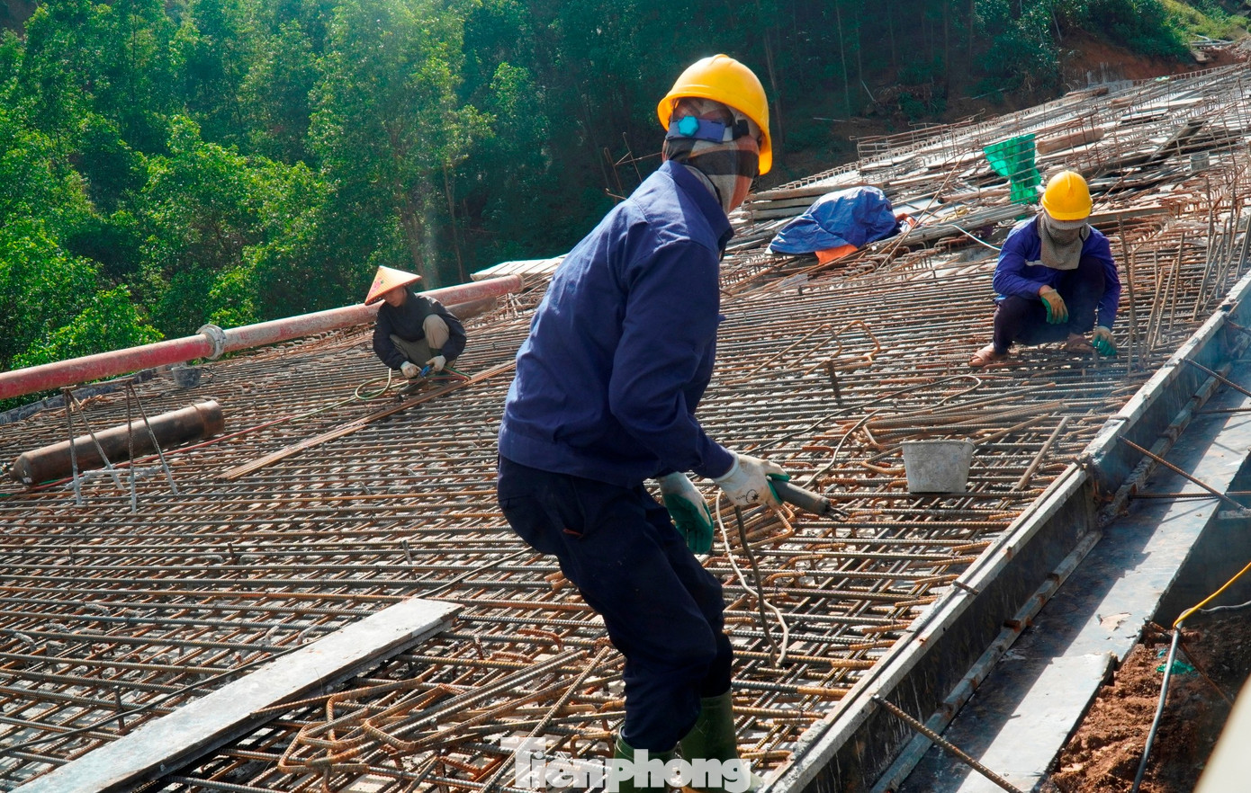 Tất bật thi công xuyên Tết trên công trình cao tốc hơn 3.000 tỷ đồng- Ảnh 17.