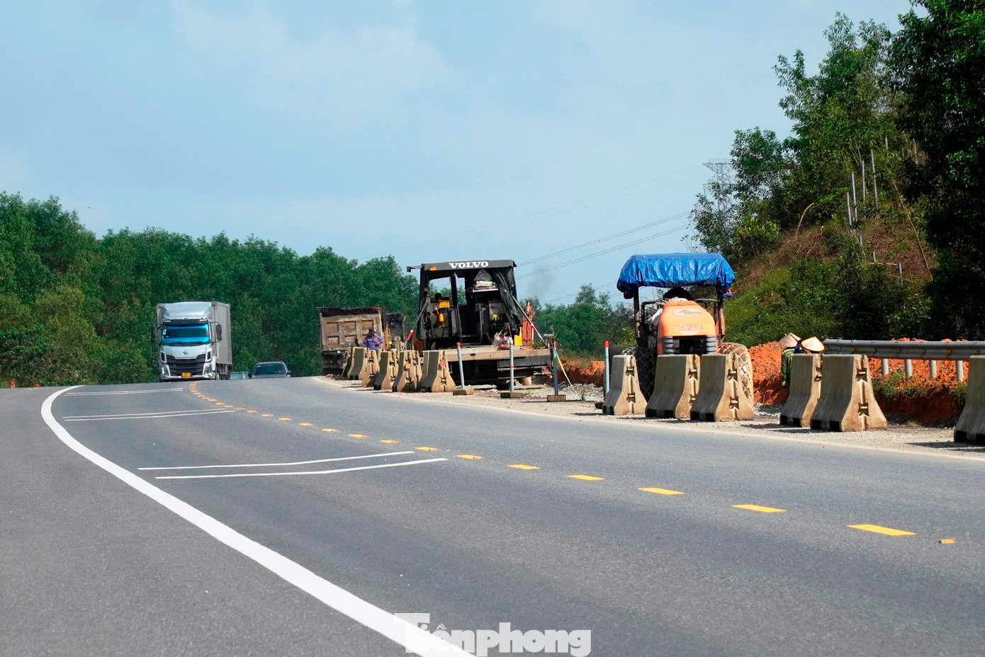 Tất bật thi công xuyên Tết trên công trình cao tốc hơn 3.000 tỷ đồng- Ảnh 16.