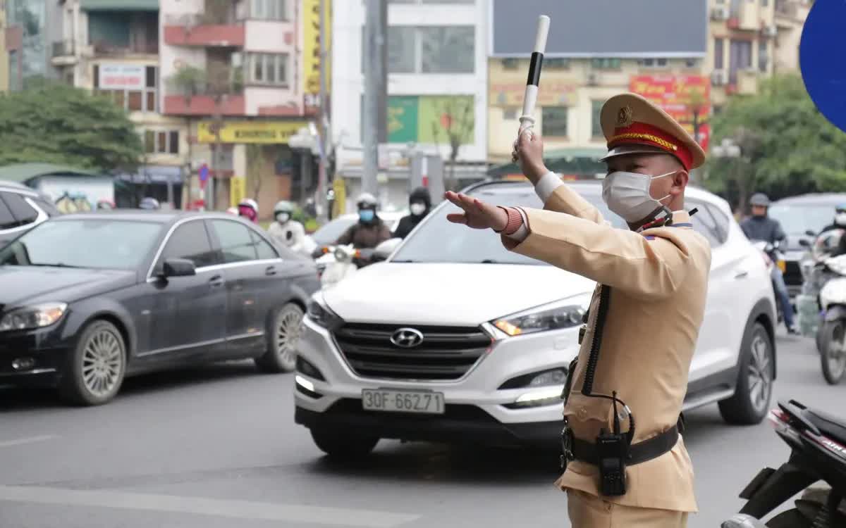 Hà Nội khuyến cáo người dân chủ động thời gian, lộ trình khi quay trở lại Thủ đô sau kỳ nghỉ Tết Dương lịch- Ảnh 1.