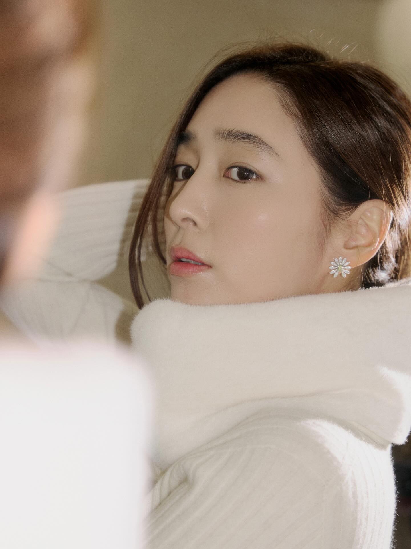 Sắc vóc khó tin ở tuổi 43 của tiểu thư danh giá kiêm vợ của ngôi sao hạng S- Ảnh 4.