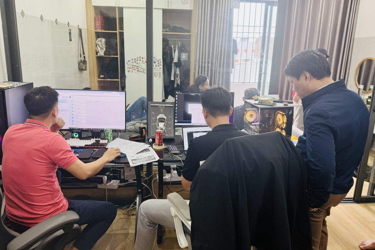 Triệt phá đường dây đánh bạc online 100 tỉ đồng ở Quảng Trị - Ảnh 2.