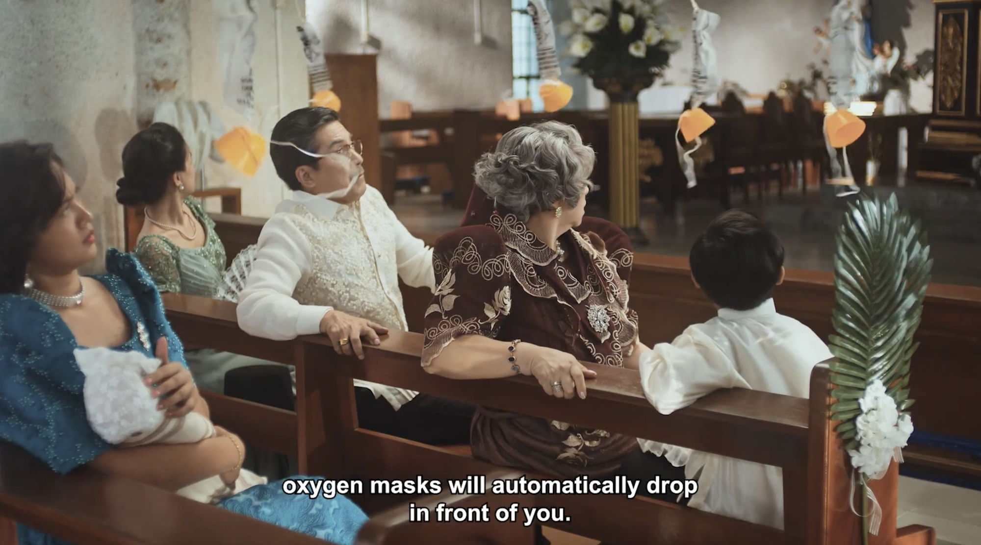 1 hãng hàng không làm hẳn phim tình cảm kịch tính để hướng dẫn an toàn bay, nội dung "quá đỉnh" - Ảnh 6. 1 hãng hàng không làm hẳn phim tình cảm kịch tính để hướng dẫn an toàn bay, nội dung "quá đỉnh" - Ảnh 6.