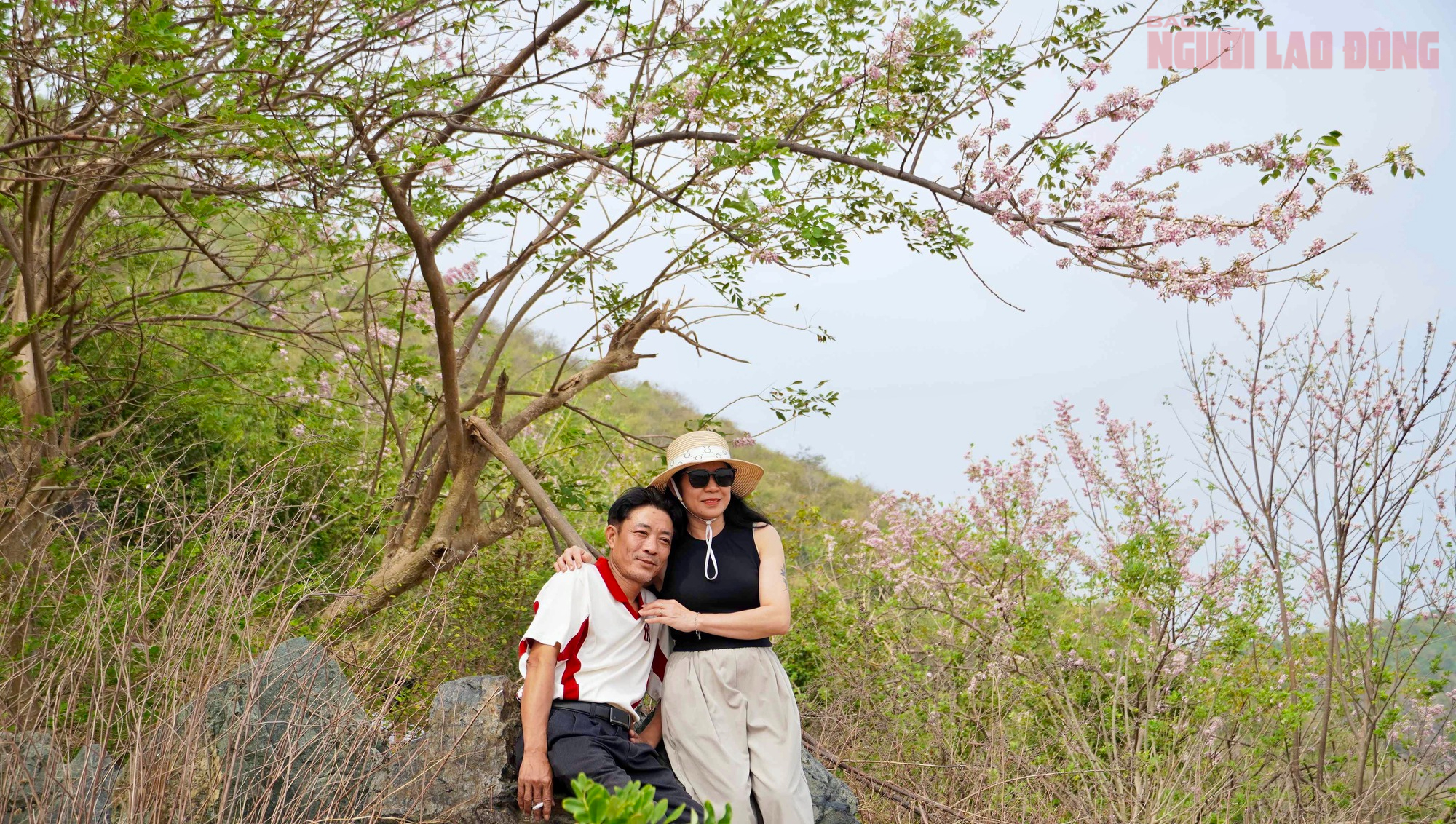 Hoa đỗ mai nở rộ, Vũng Tàu dịu dàng bước vào xuân - Ảnh 11.