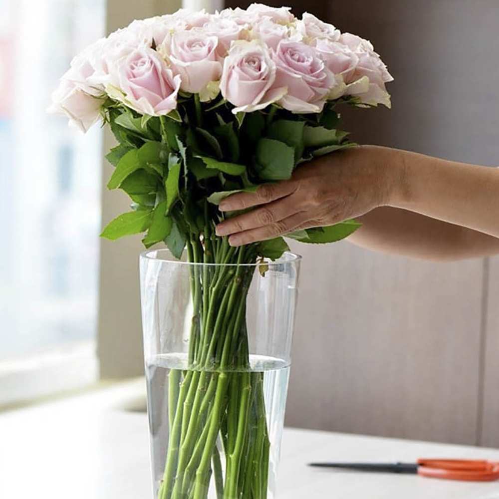 Cắm hoa tươi mãi không tàn, hóa ra chỉ cần pha nước đúng cách: Mỗi loại hoa lại khác nhau - Ảnh 1.