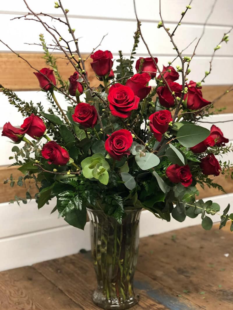 Cắm hoa tươi mãi không tàn, hóa ra chỉ cần pha nước đúng cách: Mỗi loại hoa lại khác nhau - Ảnh 2.