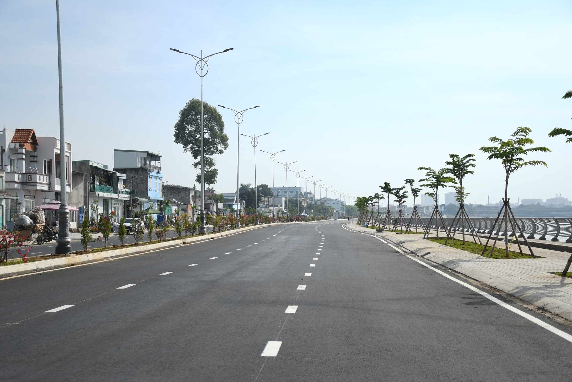 Cận cảnh đường ven sông Đồng Nai hoàn thiện trước Tết Nguyên đán 2026 - Ảnh 7.