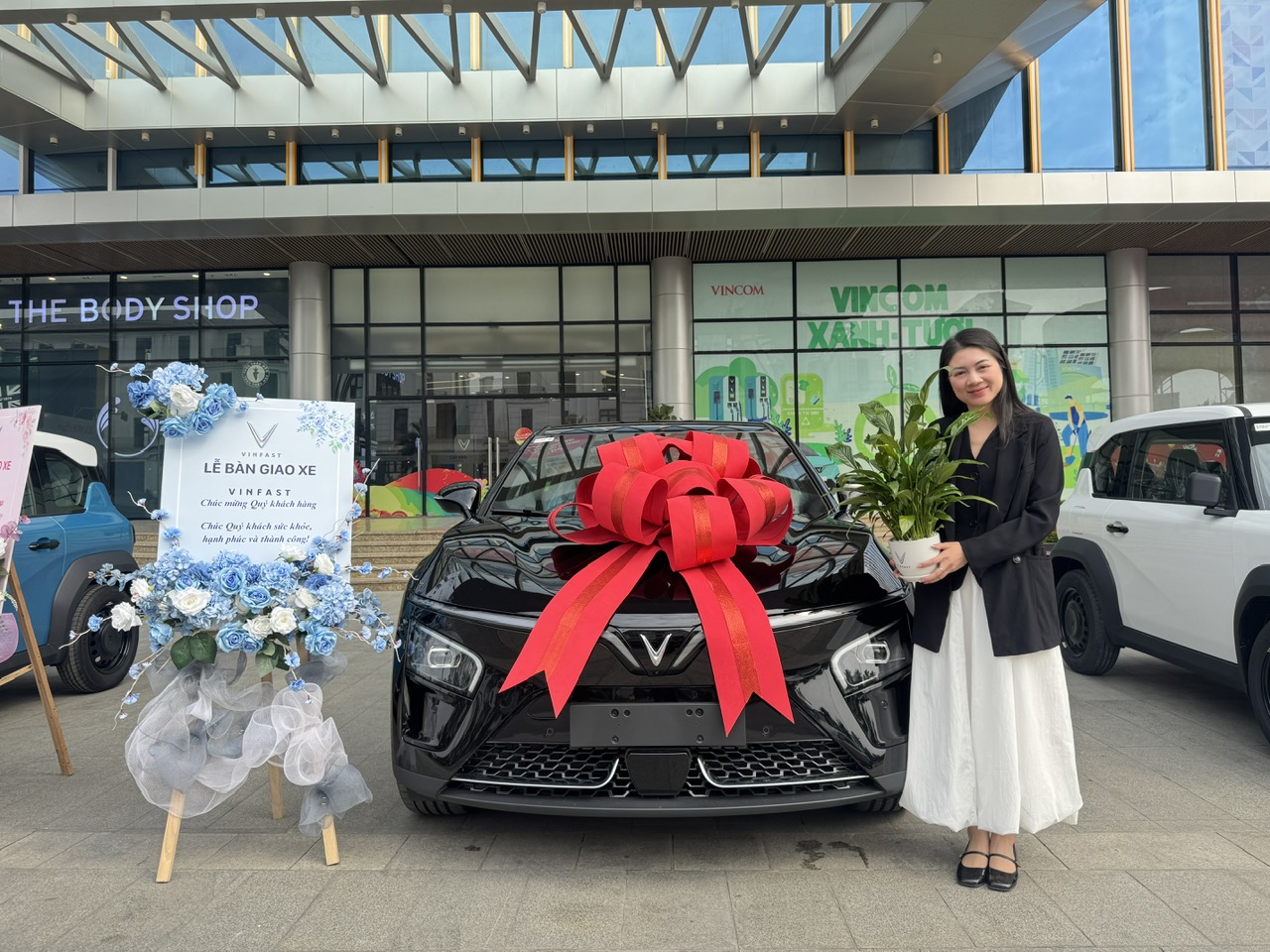 Ông Phạm Nhật Vượng bán xe điện '0 đồng'  - Ảnh 2.