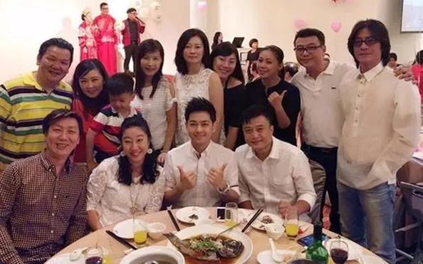 Thanh toán xong bữa họp lớp rồi lặng lẽ rời đi, lớp trưởng "đứng hình" khi nhận được khoản chuyển 350 triệu từ bạn cũ- Ảnh 1.