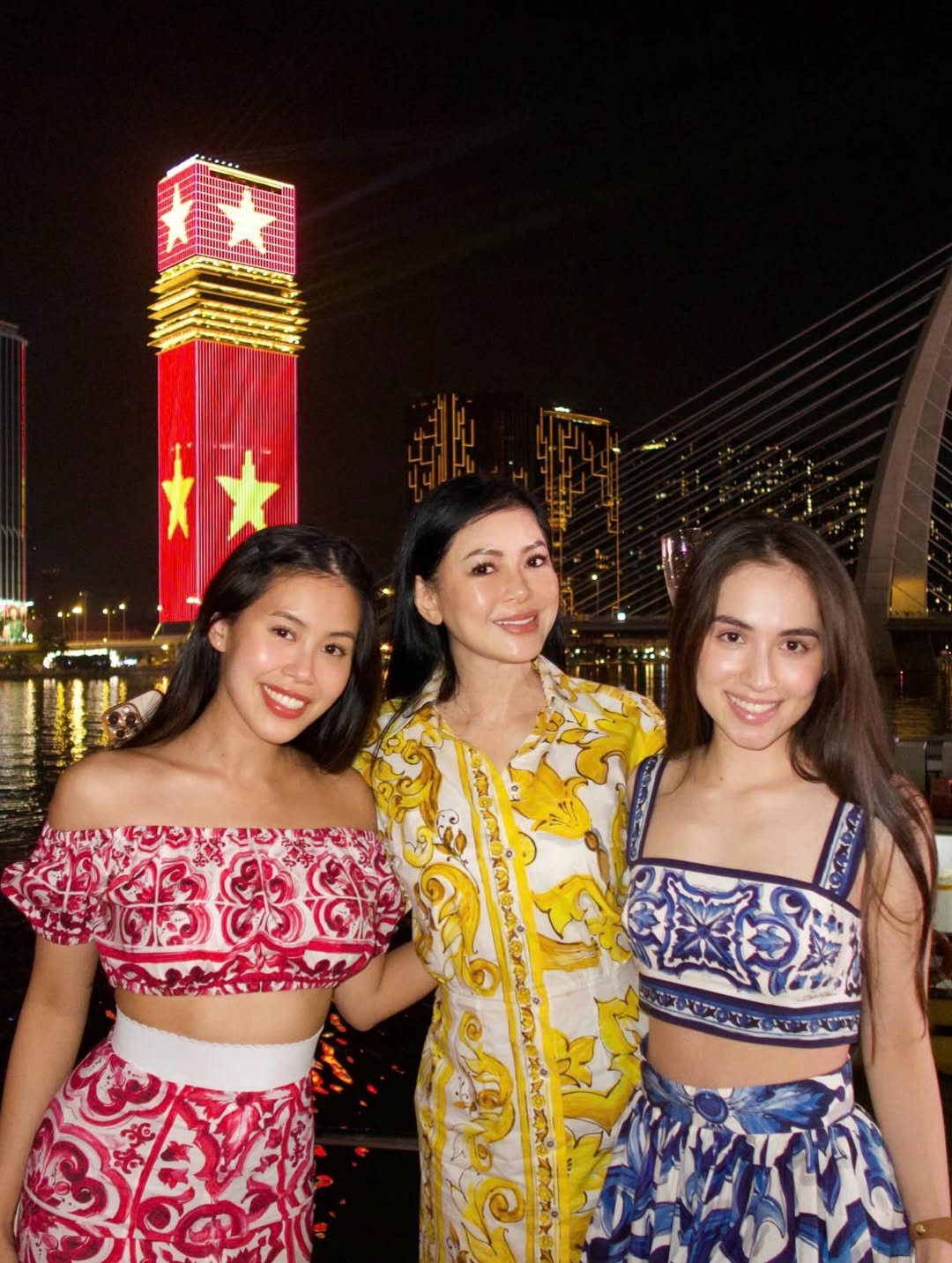 Vợ tỷ phú Johnathan Hạnh Nguyễn đối xử lạ với "dâu út", nhìn sang Hà Tăng hay Linh Rin thì sao? - Ảnh 1. Vợ tỷ phú Johnathan Hạnh Nguyễn đối xử lạ với "dâu út", nhìn sang Hà Tăng hay Linh Rin thì sao? - Ảnh 1.