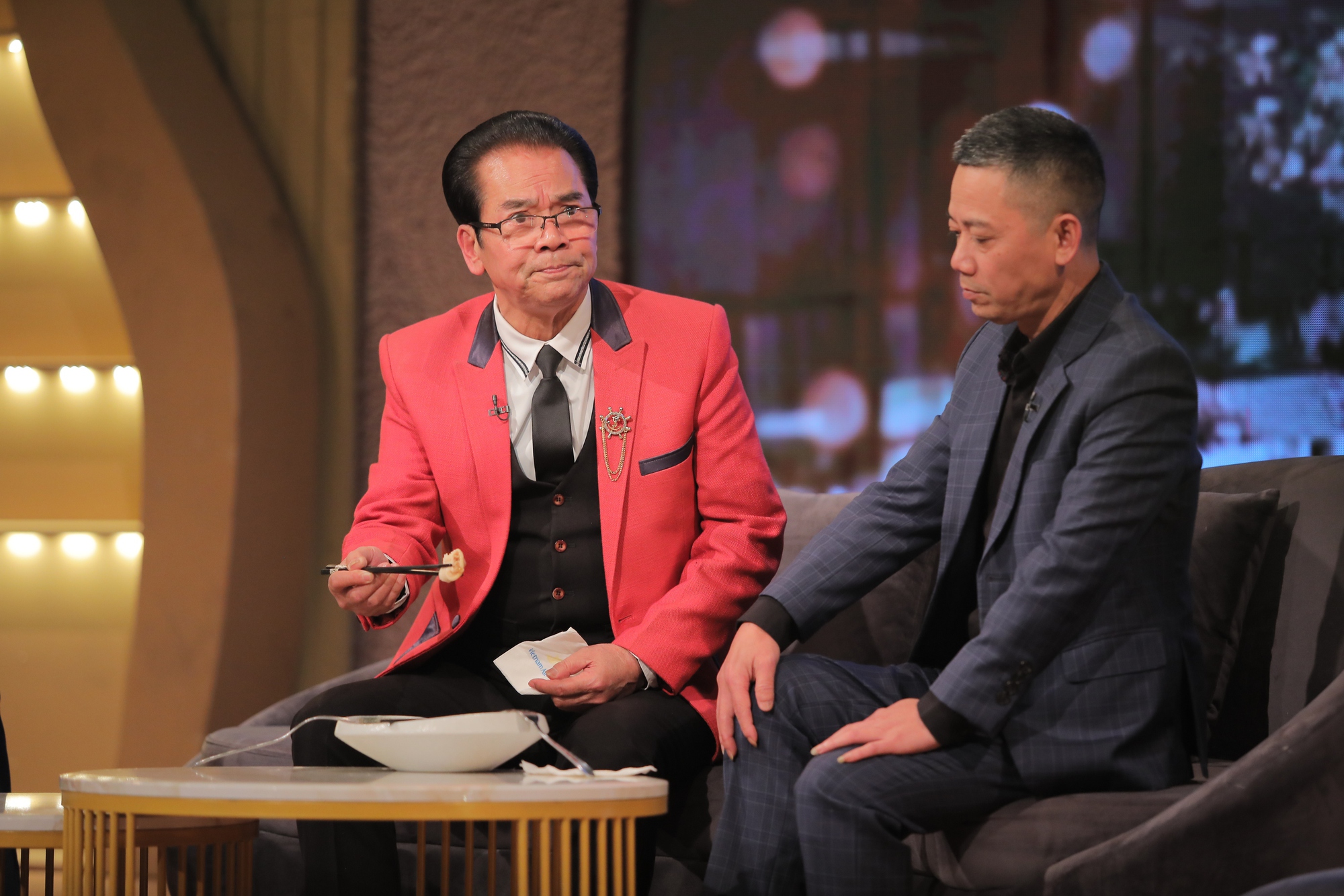 Nam NSND nổi tiếng: U80 sống một mình tại Hà Nội, tiết lộ bất ngờ về tài sản và mong muốn xây viện dưỡng lão- Ảnh 6. Nam NSND nổi tiếng: U80 sống một mình tại Hà Nội, tiết lộ bất ngờ về tài sản và mong muốn xây viện dưỡng lão- Ảnh 6.