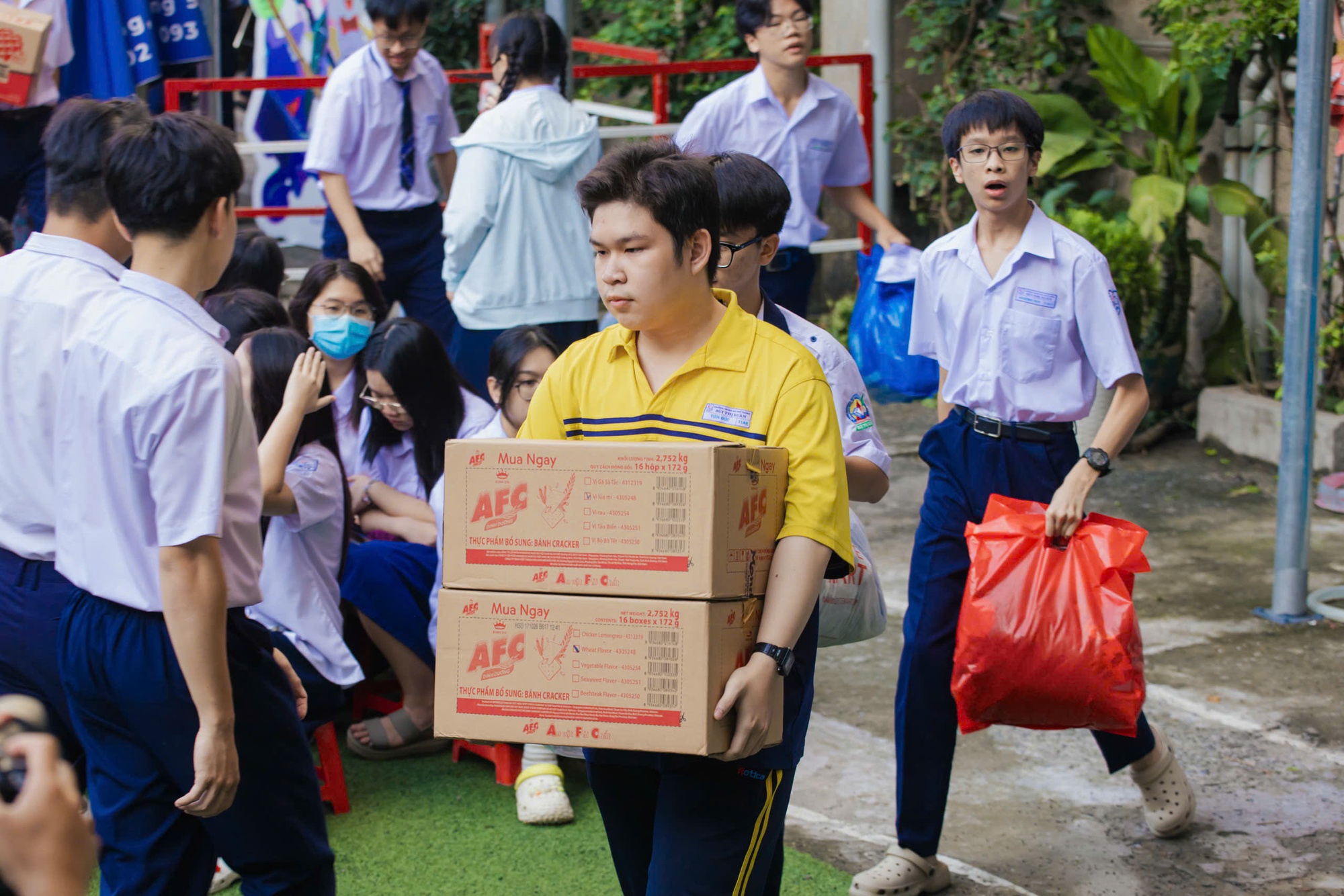 Bộ GD-ĐT: Giáo viên dạy thêm phải báo mối quan hệ với người đăng ký kinh doanh dạy thêm   - Ảnh 1.