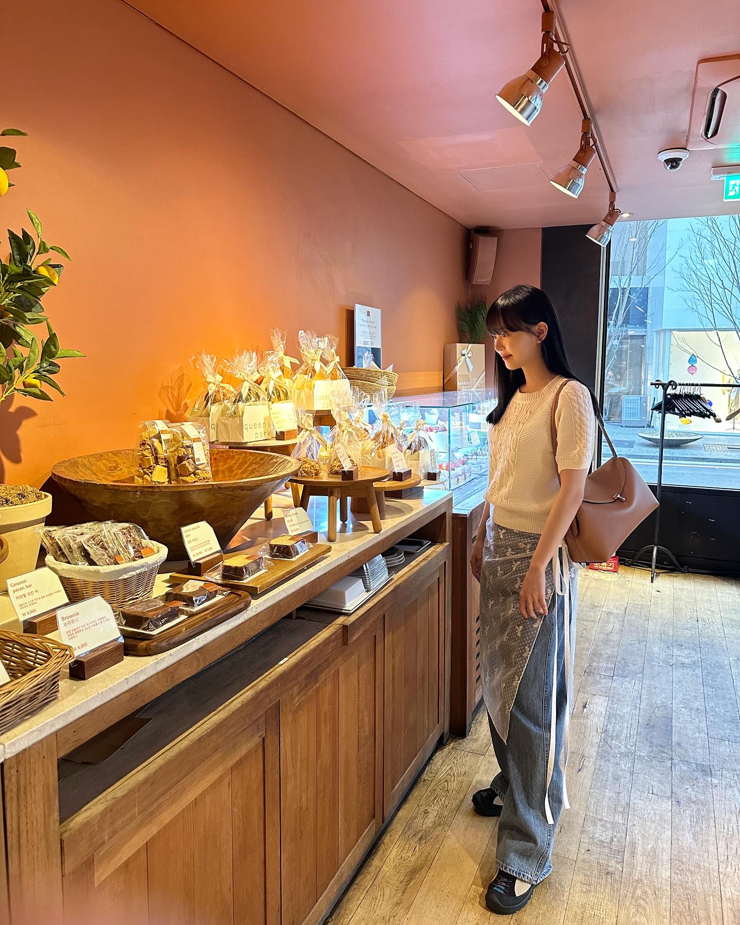 Mỹ nhân U40 trên phim là "ác nữ" khét tiếng, ngoài đời style hiền khô, siêu nữ tính - Ảnh 10.