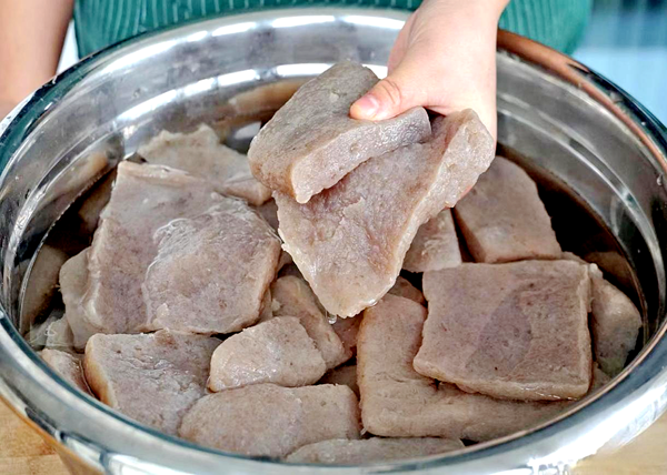 Loại củ "nửa cân tốt hơn ăn 10 con gà", giúp giảm mỡ máu, hạ đường huyết, kiểm soát cholesterol: Mọc đầy ở Việt Nam, có hoa to nhất thế giới- Ảnh 1.