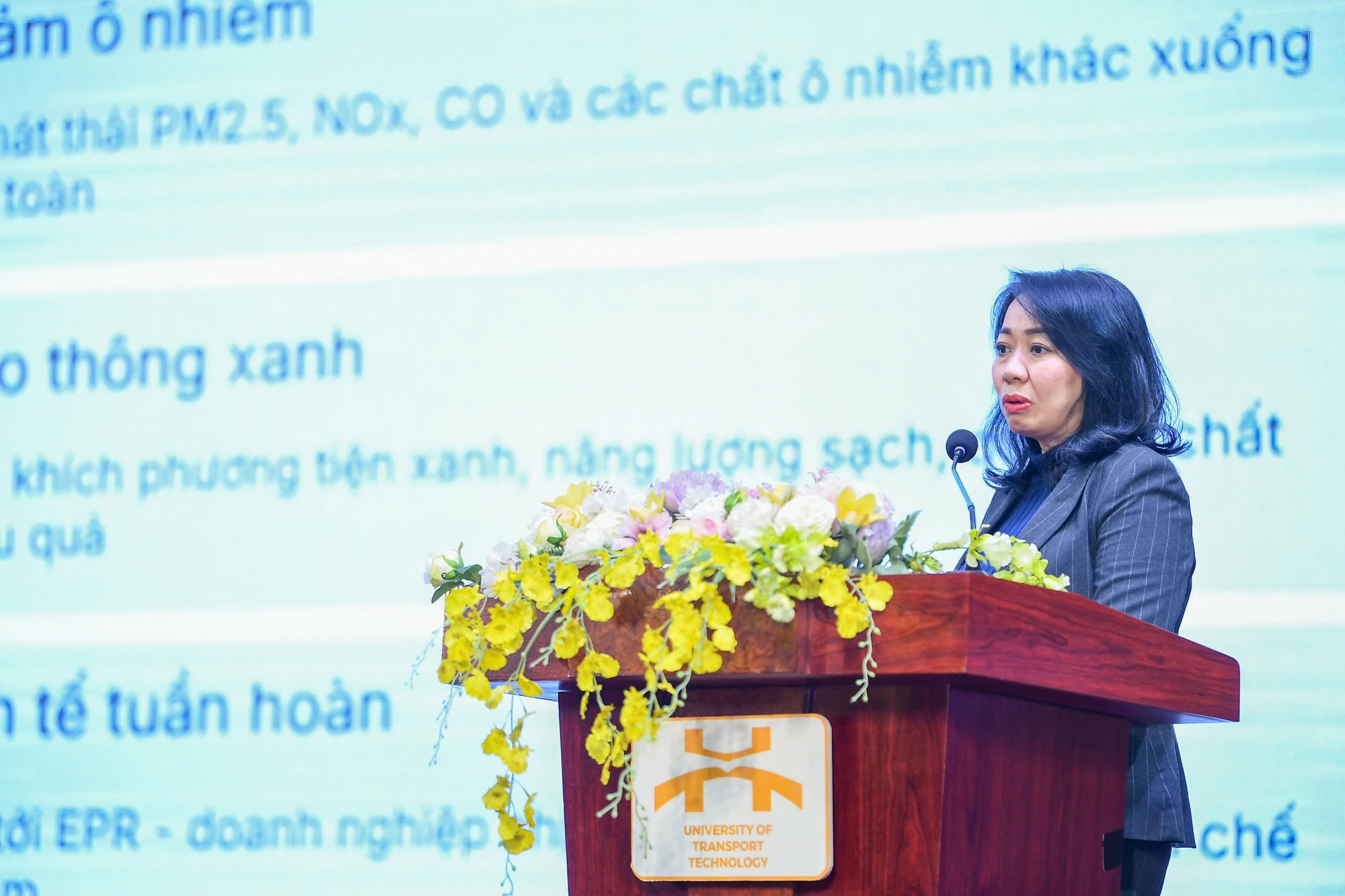 Hà Nội áp dụng camera AI giám sát vùng phát thải thấp để kiểm soát ô nhiễm - Ảnh 1. Hà Nội áp dụng camera AI giám sát vùng phát thải thấp để kiểm soát ô nhiễm - Ảnh 1.