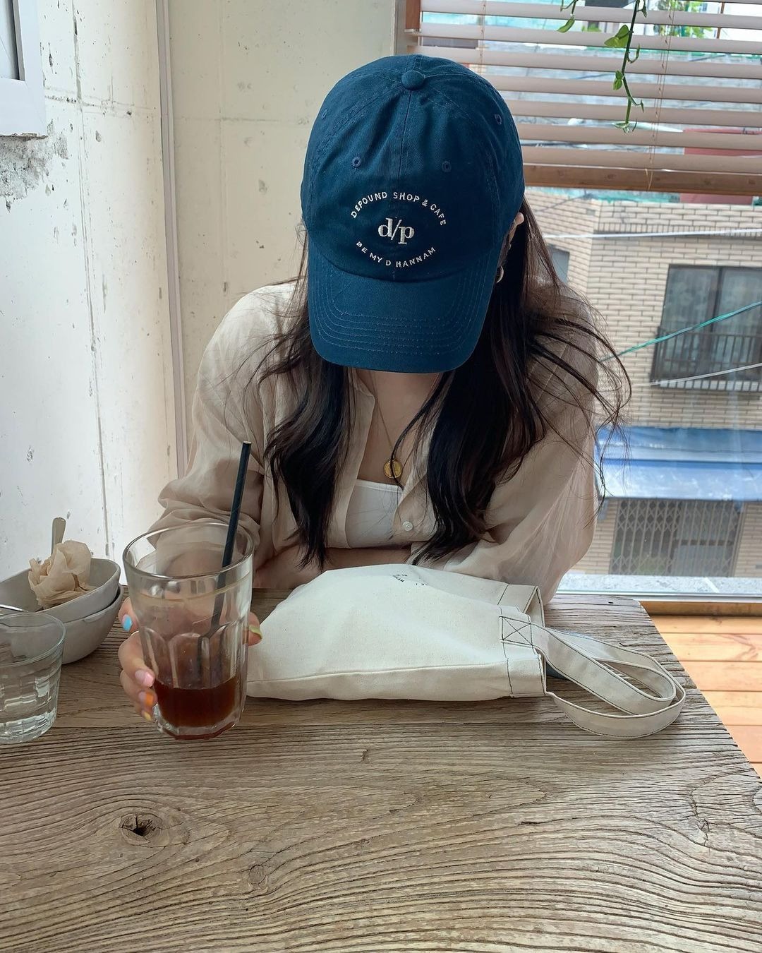 Sau 30 tuổi, chúng ta sống theo chữ “nên” nhiều hơn chữ “muốn”...- Ảnh 2.