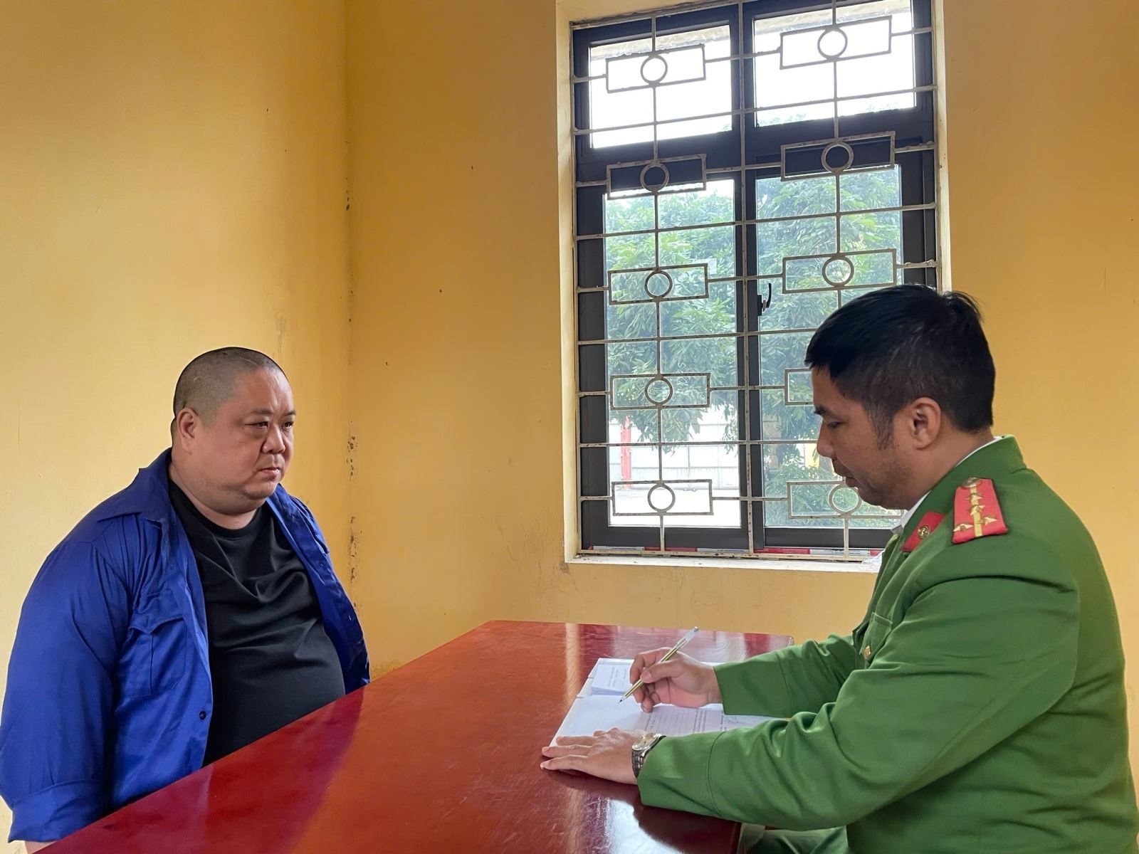 Huy động hàng trăm chiến sĩ, phong tỏa 125 tài khoản tại 16 ngân hàng, triệt phá đường dây lừa đảo do Nguyễn Chính Nghĩa cầm đầu- Ảnh 1.