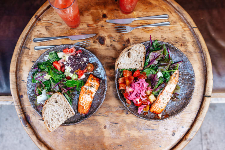 Qua tuổi 50, cơ thể không tự “chống đỡ” tốt như trước: BS nói thẳng 1 nhóm thực phẩm càng ăn đều càng có lợi- Ảnh 1.