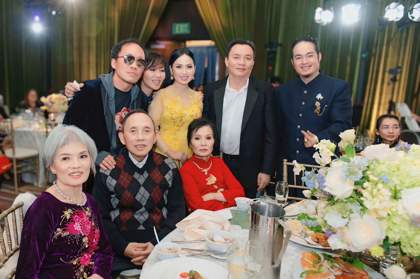 Cảnh làm dâu gây ngỡ ngàng của nữ ca sĩ Việt trong nhà chồng tỷ phú Mỹ- Ảnh 3.