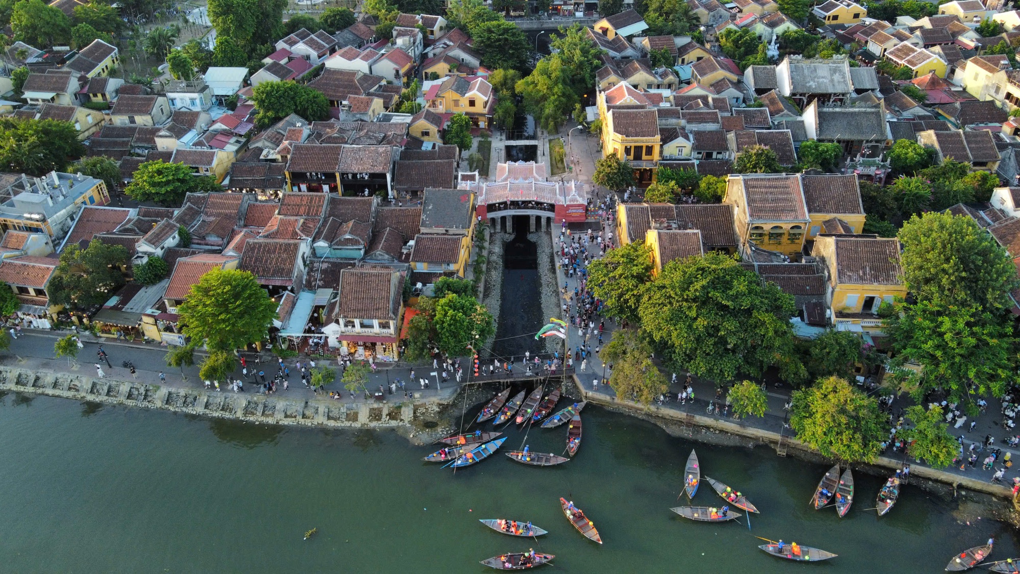 Du lịch Việt Nam: Cột mốc 20 triệu khách quốc tế và tầm vóc quốc gia- Ảnh 2. Du lịch Việt Nam: Cột mốc 20 triệu khách quốc tế và tầm vóc quốc gia- Ảnh 2.