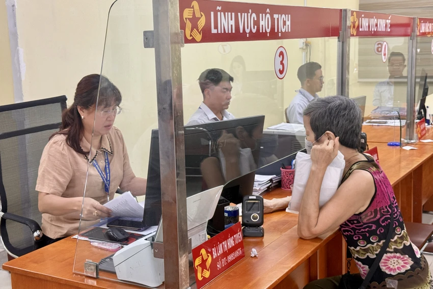 Bảo đảm mỗi người dân đều có hồ sơ hộ tịch điện tử- Ảnh 1. Bảo đảm mỗi người dân đều có hồ sơ hộ tịch điện tử- Ảnh 1.