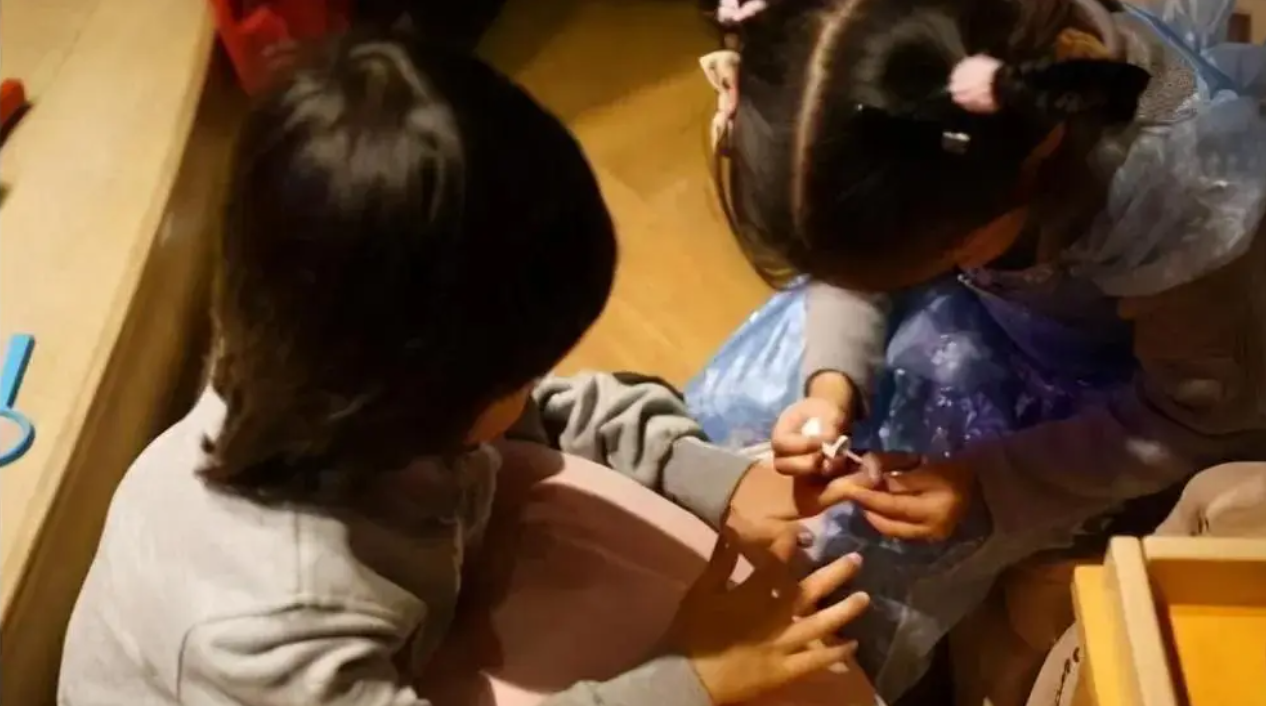 Đừng nghĩ rằng sinh con đầu lòng "trai hay gái như nhau": Không quá 20 năm sau, sự khác biệt sẽ lộ rõ - Ảnh 2.