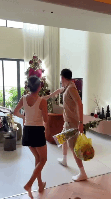 Nữ nghệ sĩ Việt 3 lần đỗ thủ khoa, 31 tuổi vẫn độc thân: Sống xa hoa trong căn duplex hạng sang- Ảnh 4. Nữ nghệ sĩ Việt 3 lần đỗ thủ khoa, 31 tuổi vẫn độc thân: Sống xa hoa trong căn duplex hạng sang- Ảnh 4.