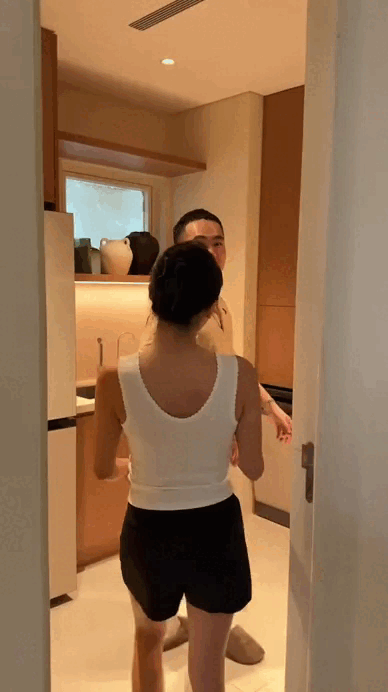 Nữ nghệ sĩ Việt 3 lần đỗ thủ khoa, 31 tuổi vẫn độc thân: Sống xa hoa trong căn duplex hạng sang- Ảnh 7. Nữ nghệ sĩ Việt 3 lần đỗ thủ khoa, 31 tuổi vẫn độc thân: Sống xa hoa trong căn duplex hạng sang- Ảnh 7.