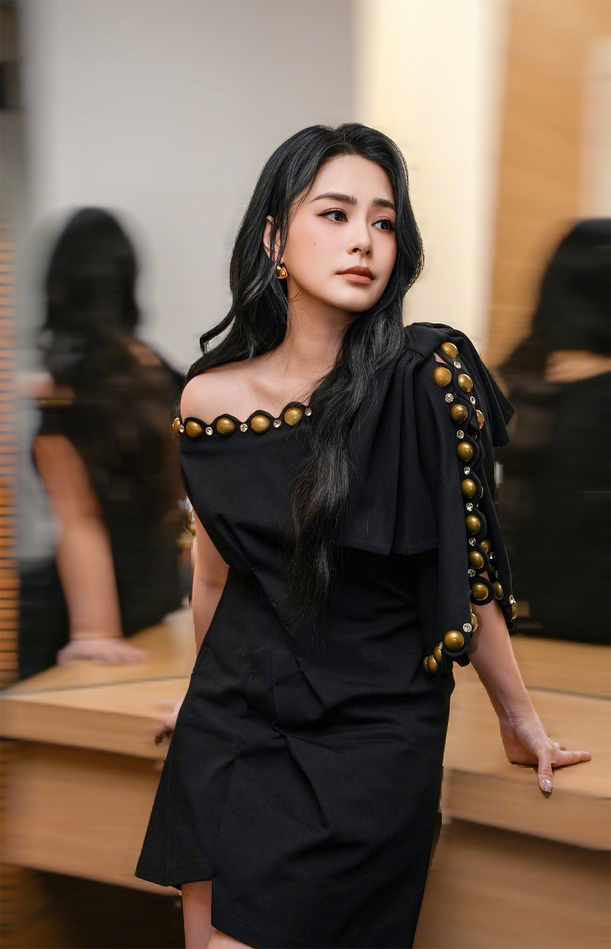 Chung Hân Đồng thừa nhận 2 món giúp mình già chậm: Toàn là thuốc quý trong Đông y, dùng đúng thì sẽ giảm nếp nhăn, khuôn mặt đầy sức sống- Ảnh 8.