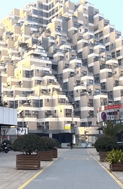 1,4 tỷ dân Trung Quốc "đau mắt" khi nhìn cảnh tượng này - Ảnh 2.