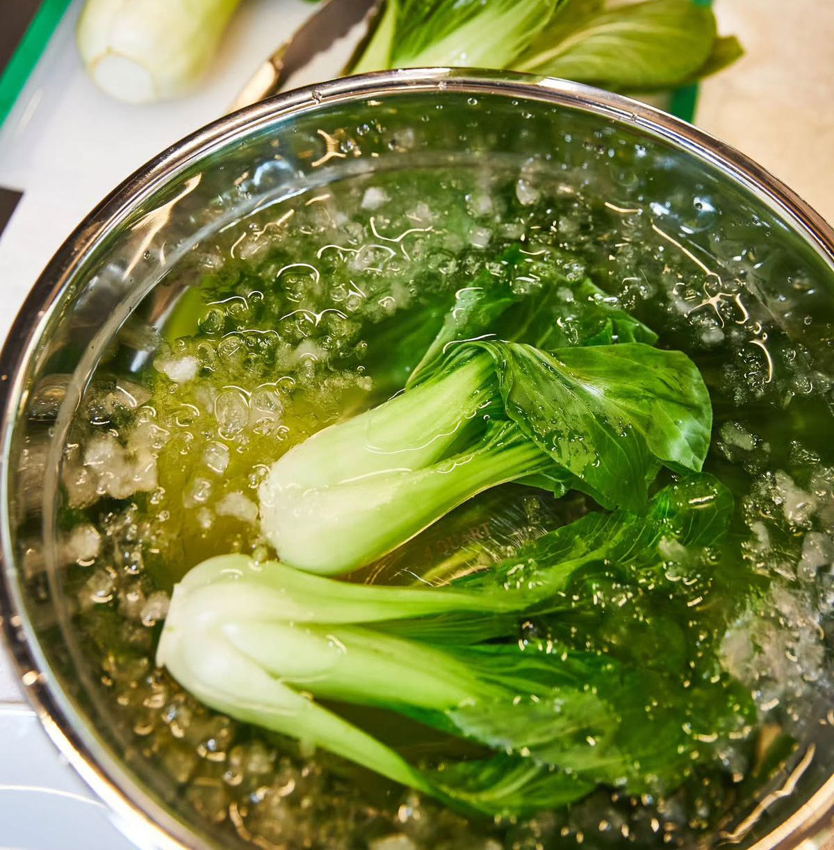 5 loại rau giàu canxi hơn cả sữa, cực bổ xương khớp: Chợ Việt lúc nào cũng sẵn nhưng nhiều người không biết mà ăn - Ảnh 3.