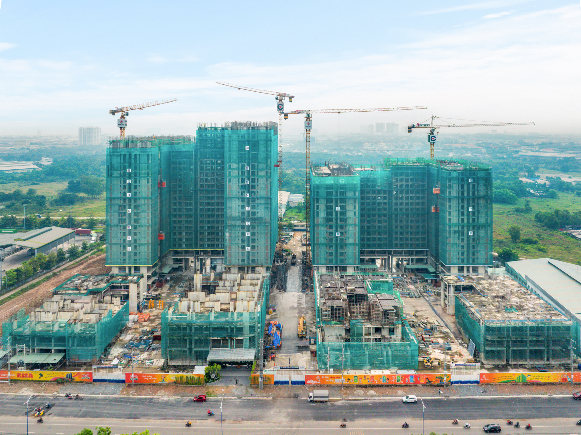 Công trường La Pura mặt tiền Quốc lộ 13 hiện tại có gì? - Ảnh 2.