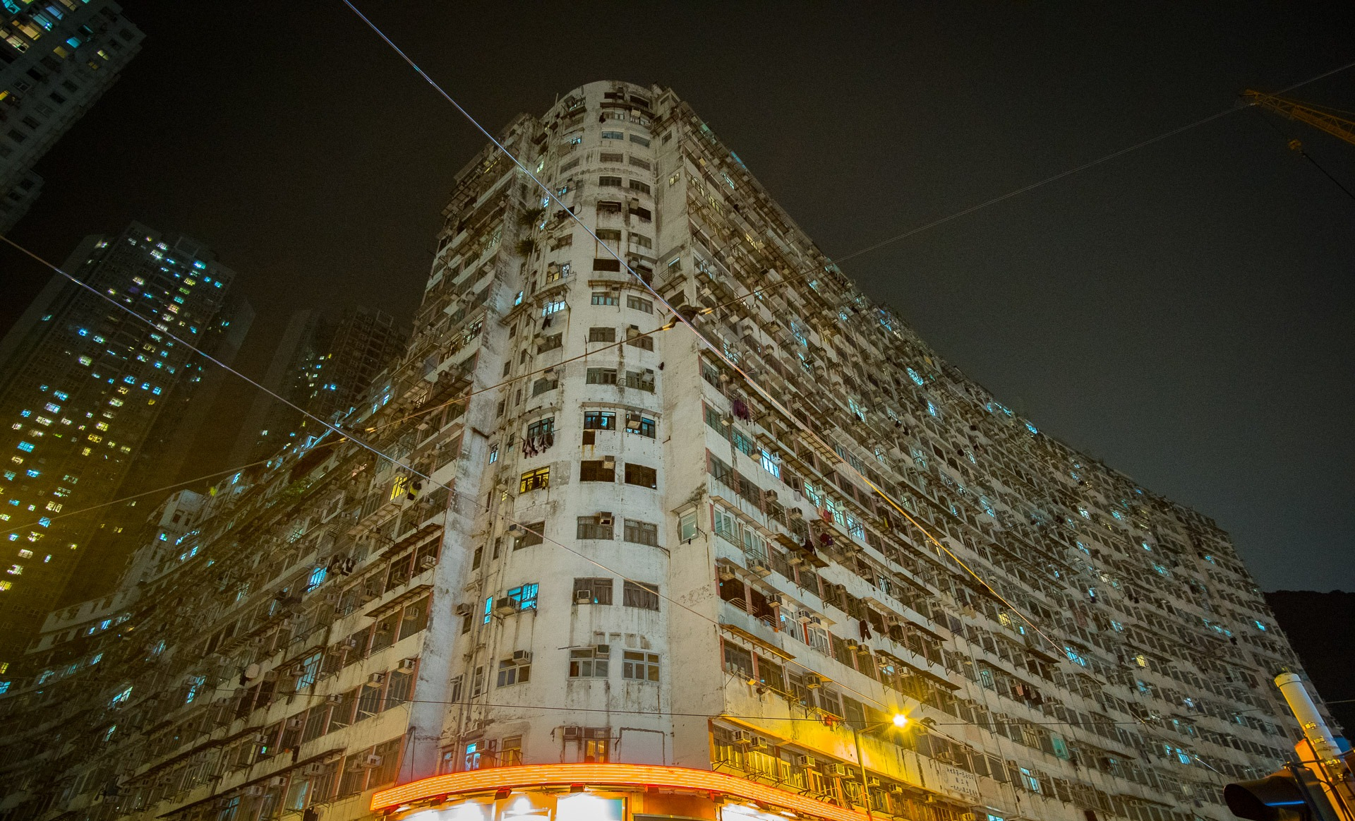 Cận cảnh khu dân cư "quái vật" giữa lòng Hong Kong - Ảnh 5.