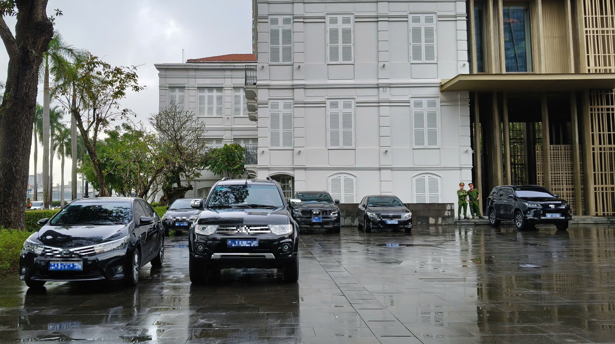 Xe công Mercedes - Benz E300 tại Đà Nẵng giảm giá mạnh , giờ chỉ còn 282 triệu - Ảnh 1. Xe công Mercedes - Benz E300 tại Đà Nẵng giảm giá mạnh , giờ chỉ còn 282 triệu - Ảnh 1.