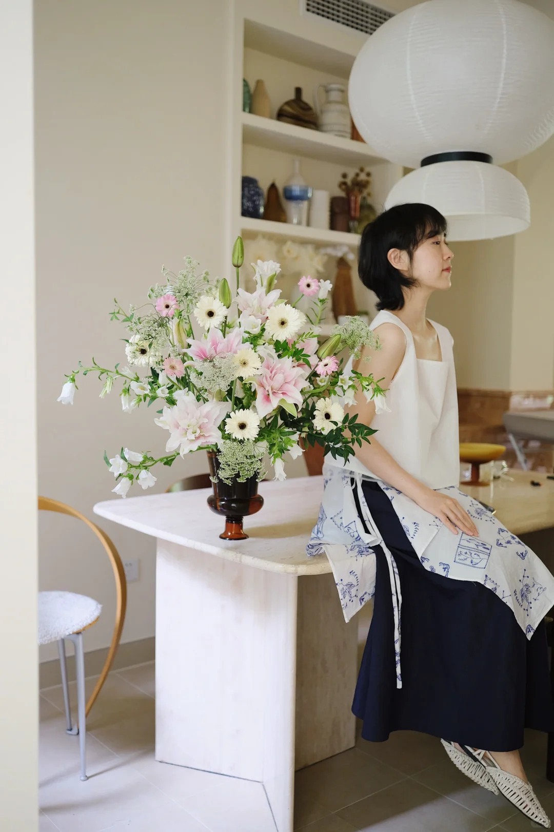 Tết này đừng chỉ cắm thược dược, thử ngay bình đồng tiền "mix" trái cây đỏ rực: Vừa đẹp lạ vừa hút tài lộc, khách đến chơi nhà ai cũng khen khéo- Ảnh 9.