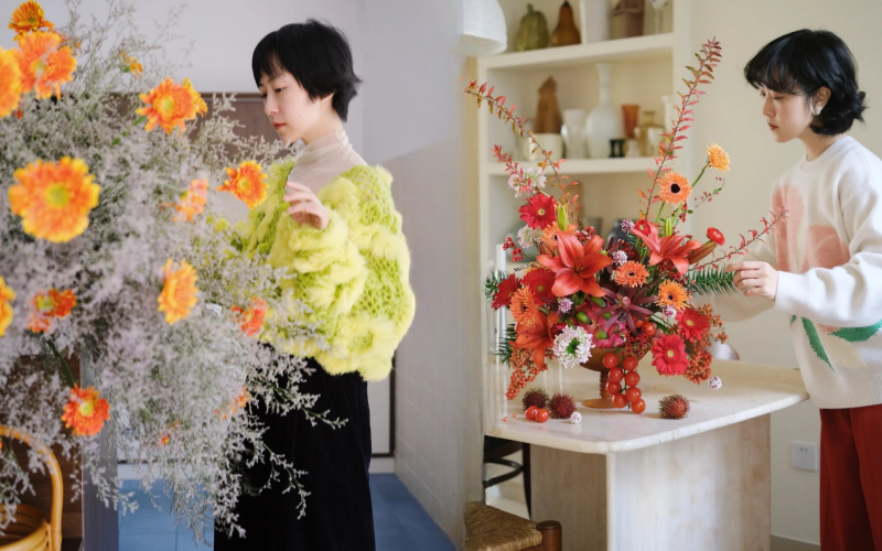 Tết này đừng chỉ cắm thược dược, thử ngay bình đồng tiền "mix" trái cây đỏ rực: Vừa đẹp lạ vừa hút tài lộc, khách đến chơi nhà ai cũng khen khéo- Ảnh 1.