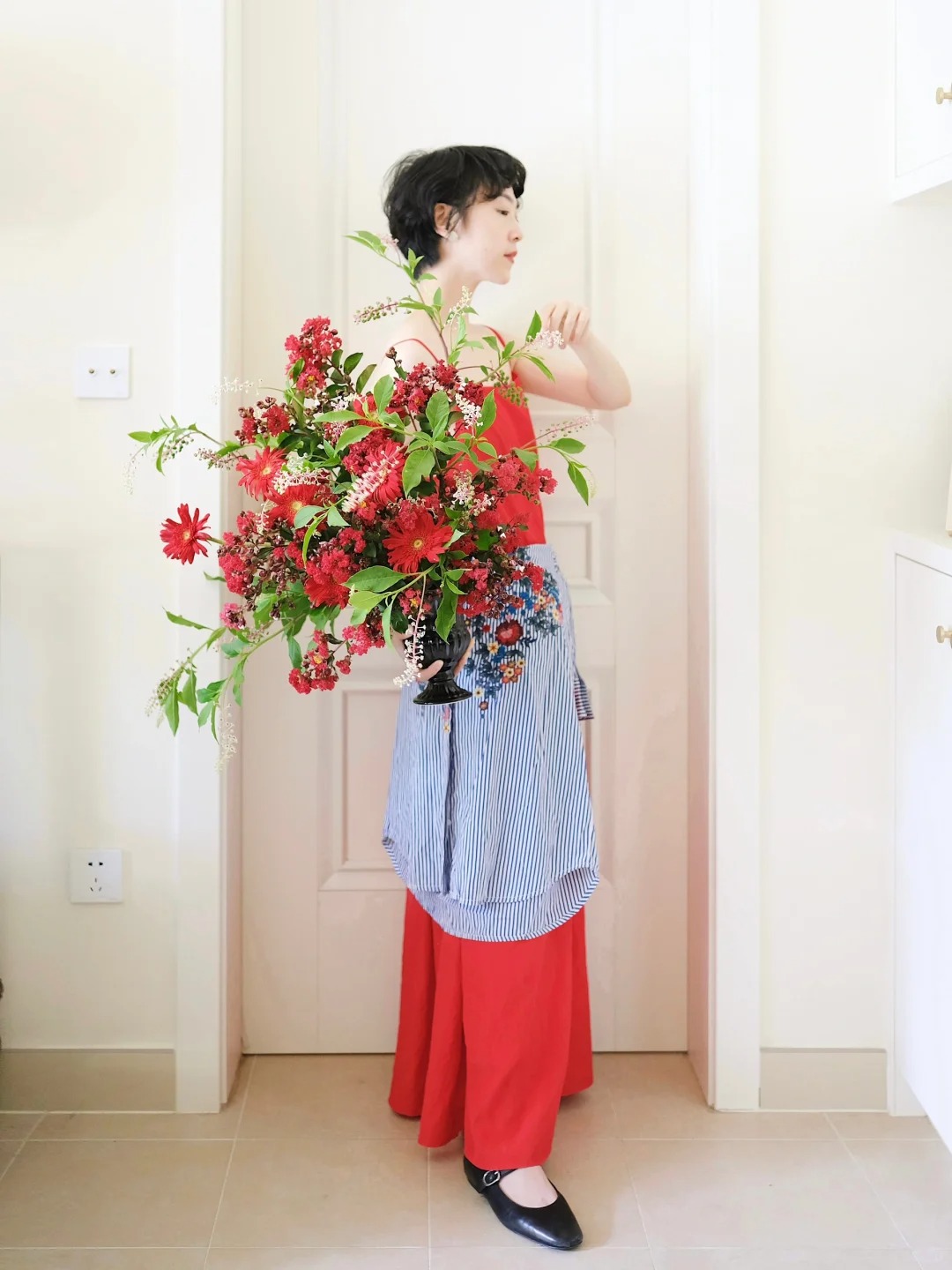 Tết này đừng chỉ cắm thược dược, thử ngay bình đồng tiền "mix" trái cây đỏ rực: Vừa đẹp lạ vừa hút tài lộc, khách đến chơi nhà ai cũng khen khéo- Ảnh 13.