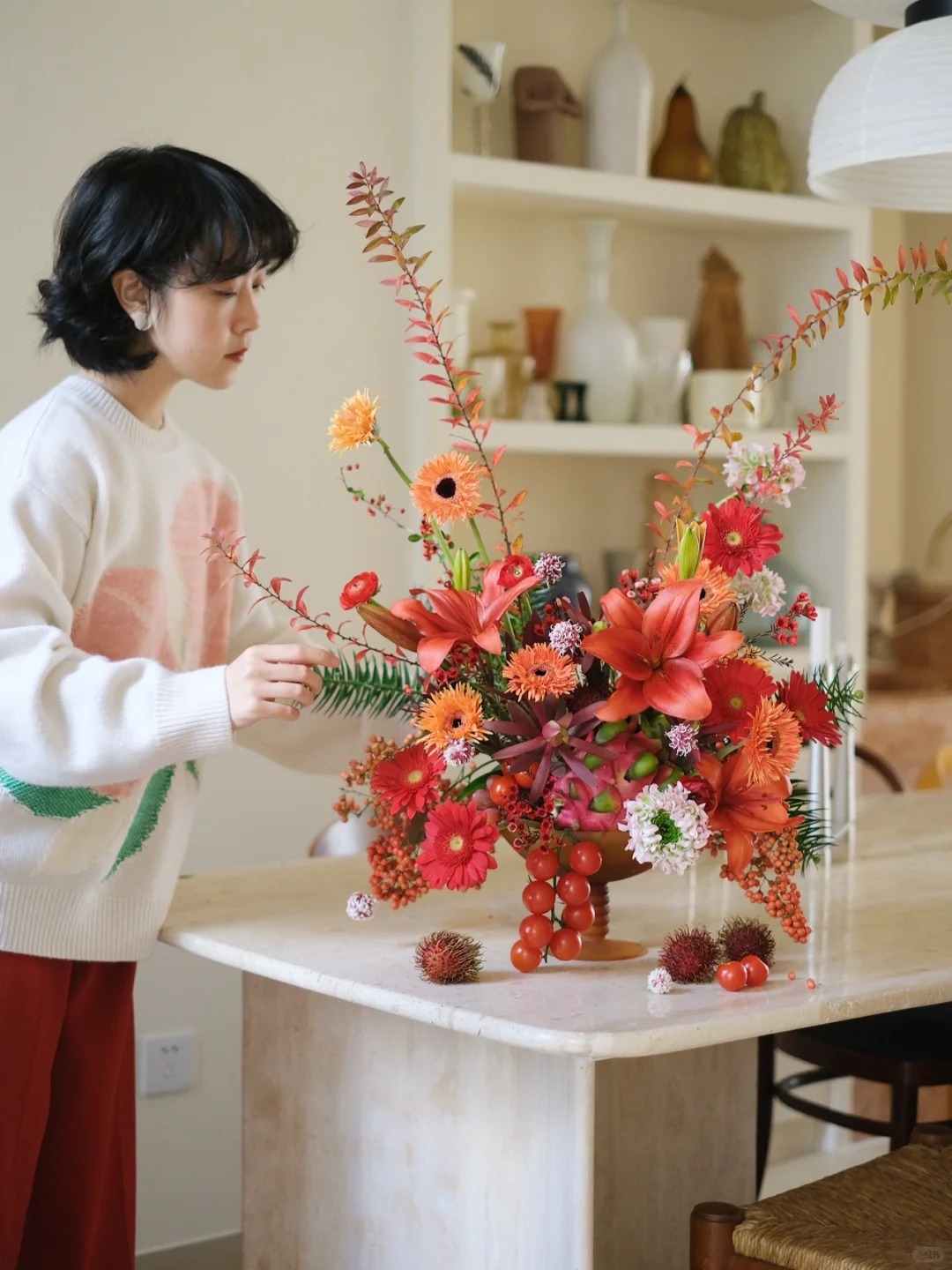 Tết này đừng chỉ cắm thược dược, thử ngay bình đồng tiền "mix" trái cây đỏ rực: Vừa đẹp lạ vừa hút tài lộc, khách đến chơi nhà ai cũng khen khéo- Ảnh 12.