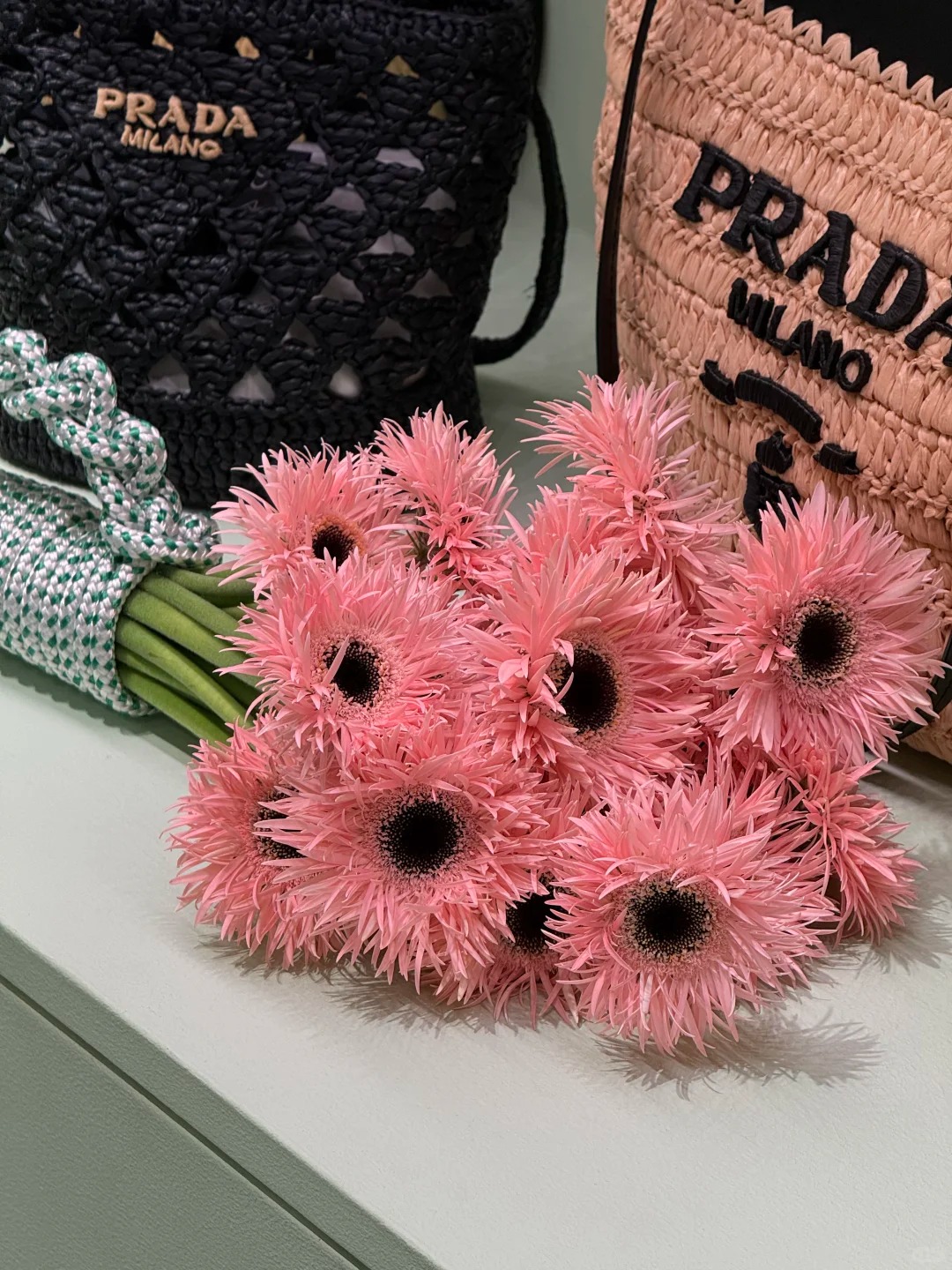 Tết này đừng chỉ cắm thược dược, thử ngay bình đồng tiền "mix" trái cây đỏ rực: Vừa đẹp lạ vừa hút tài lộc, khách đến chơi nhà ai cũng khen khéo- Ảnh 14.