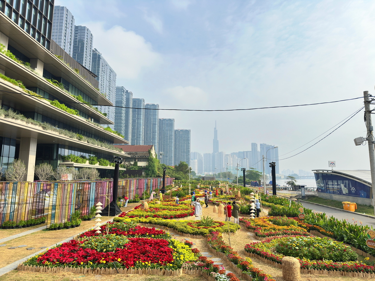 Những điểm check-in "ngàn hoa" hút khách ở TP Hồ Chí Minh- Ảnh 1. Những điểm check-in "ngàn hoa" hút khách ở TP Hồ Chí Minh- Ảnh 1.