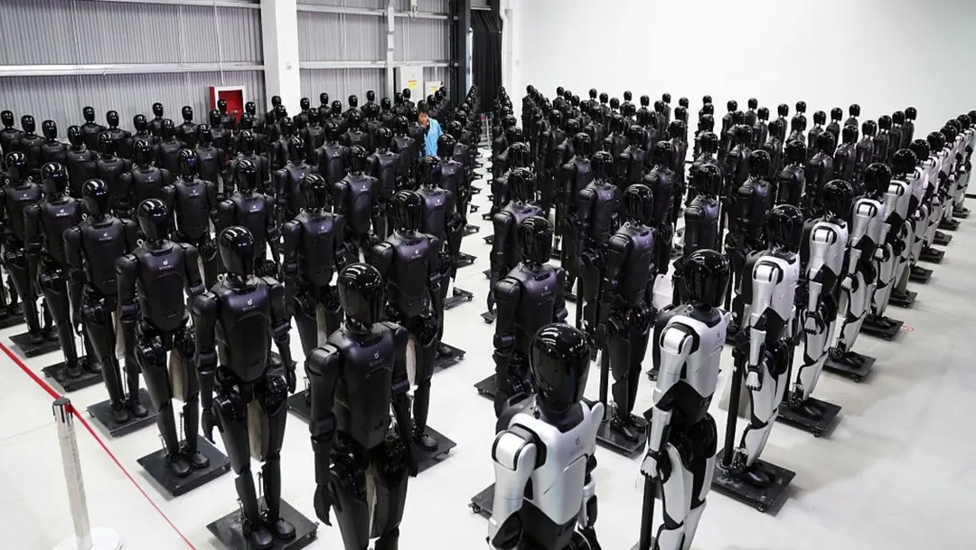 Đội quân tự động hóa: Công ty Trung Quốc ra mắt thị trường Mỹ với 3 robot hình người và 1 robot chó - Ảnh 1.