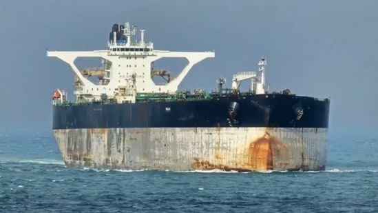 Mỹ truy đuổi tàu dầu gần Venezuela, Nga "điều tàu ngầm hộ tống"- Ảnh 1. Mỹ truy đuổi tàu dầu gần Venezuela, Nga "điều tàu ngầm hộ tống"- Ảnh 1.