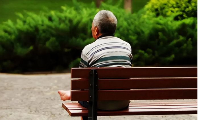 U60 mới nhận ra: 3 sai lầm tài chính khiến tuổi già khổ sở- Ảnh 2.