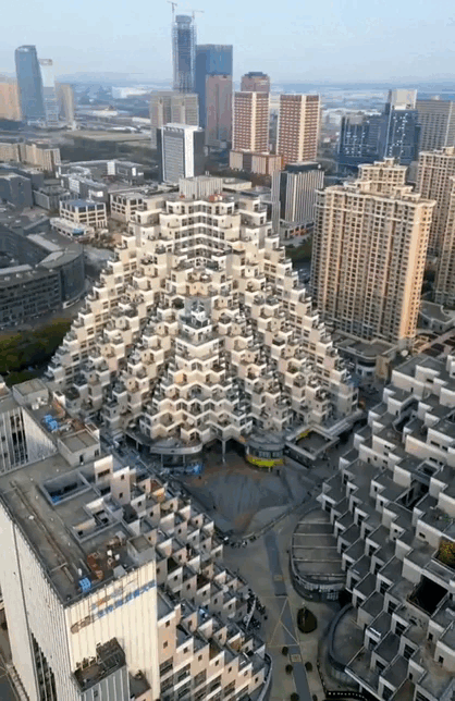 1,4 tỷ dân Trung Quốc "đau mắt" khi nhìn cảnh tượng này - Ảnh 1.